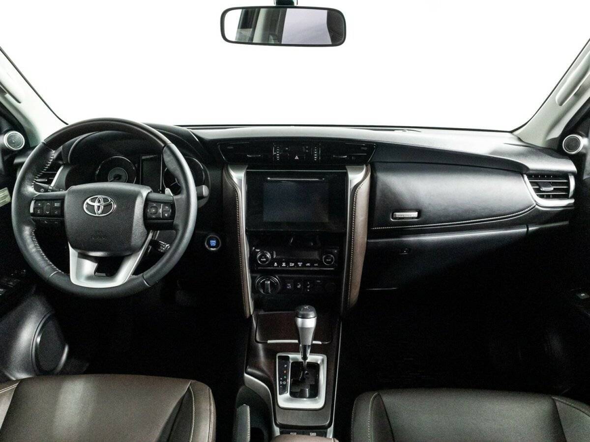 Купить Toyota Fortuner с пробегом. Фото: #12