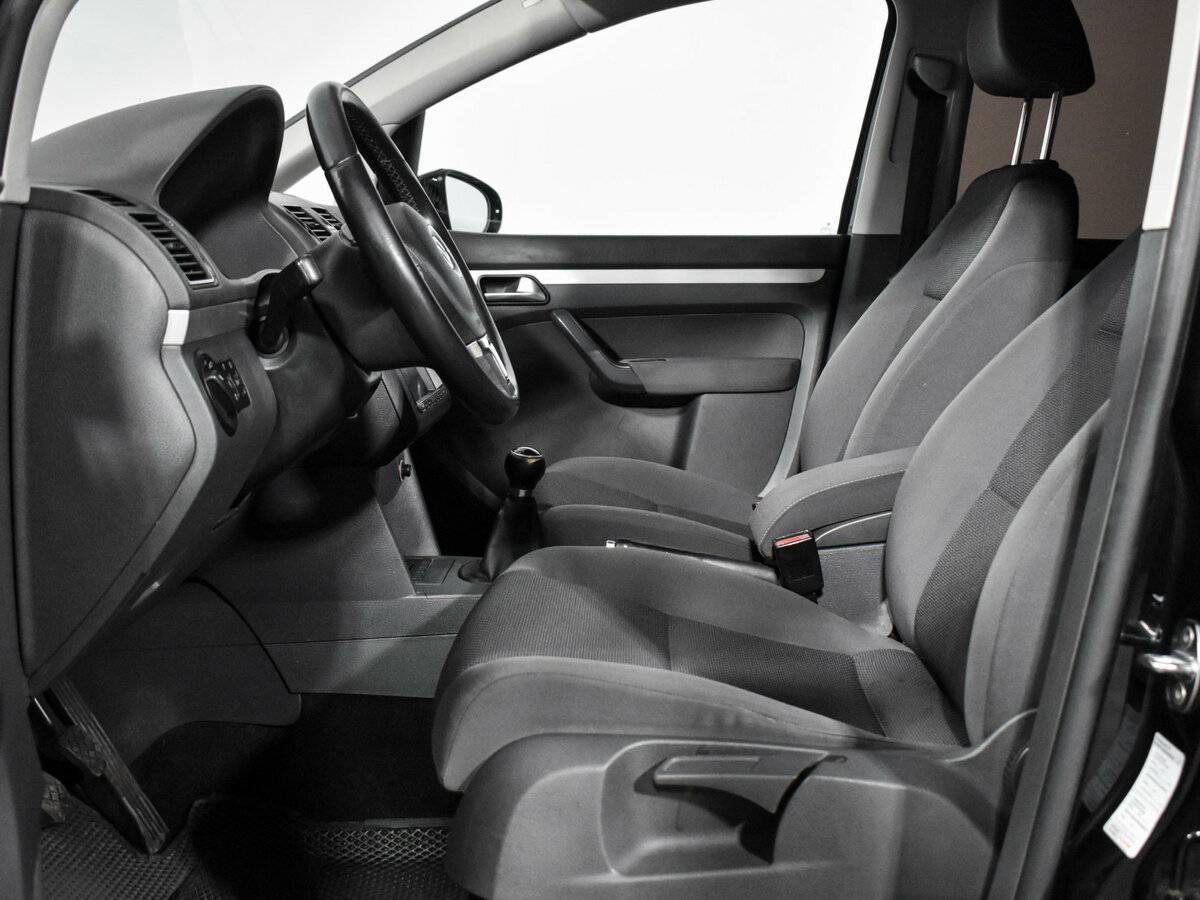 Купить Volkswagen Touran с пробегом. Фото: #9