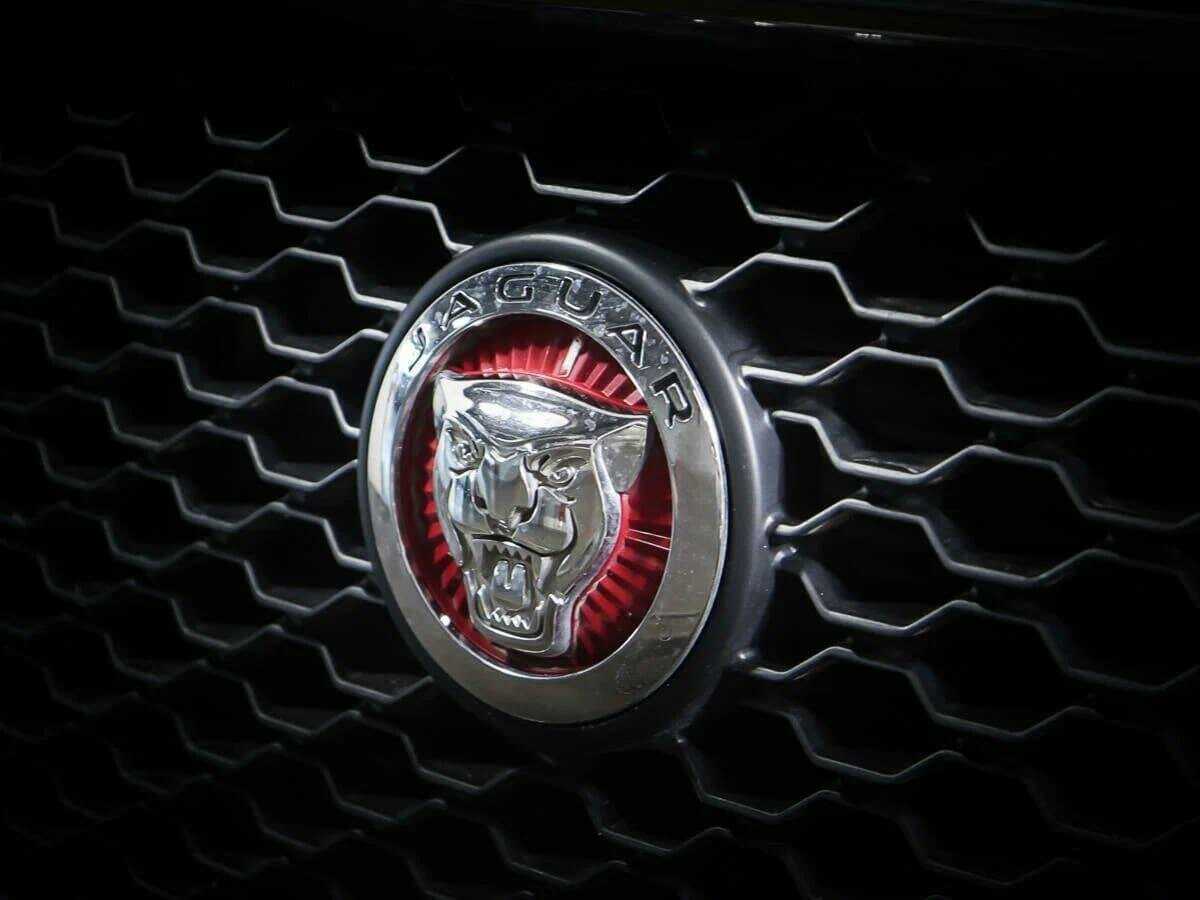 Купить Jaguar XE с пробегом. Фото: #18