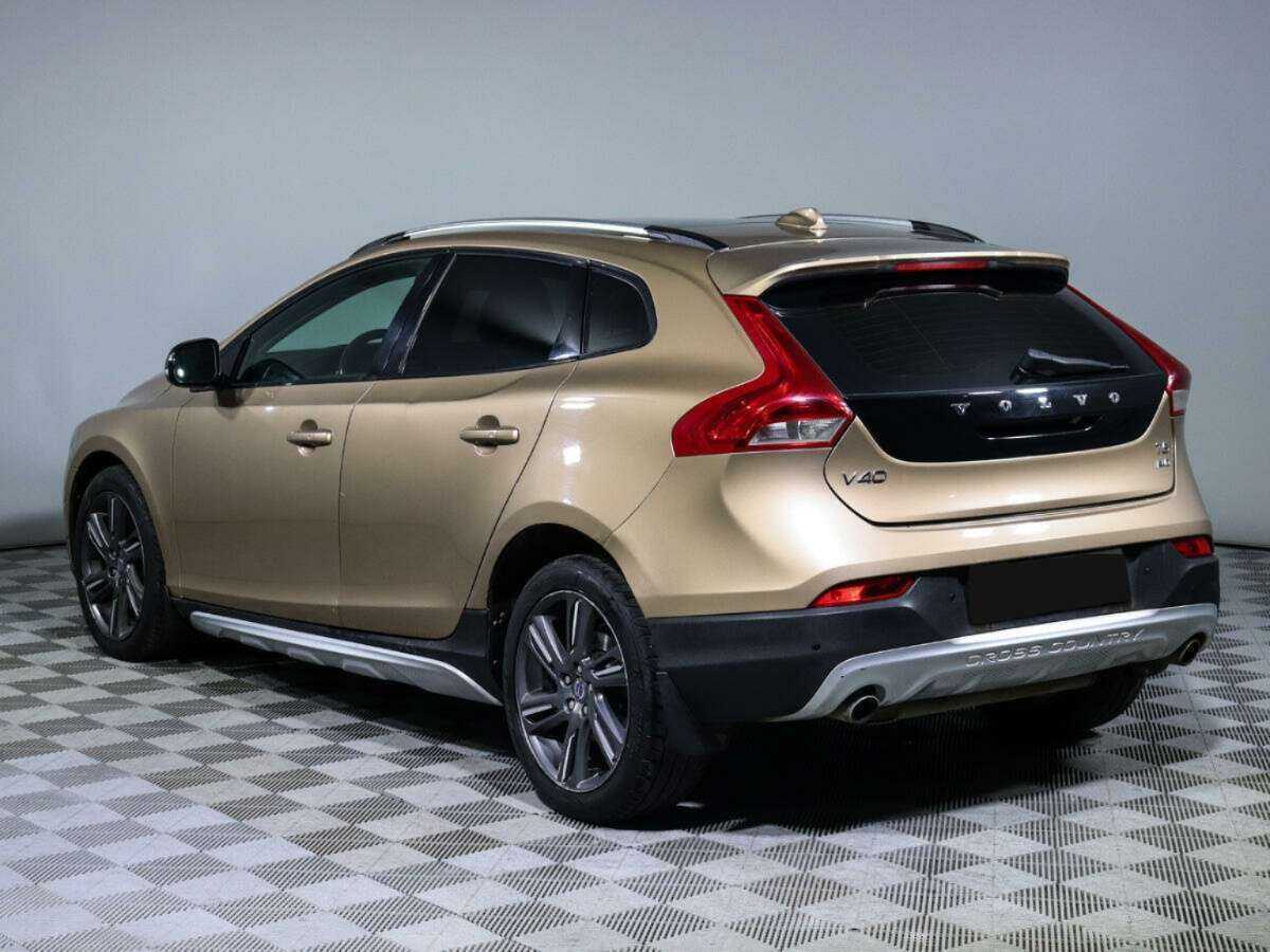Купить Volvo V40 Cross Country с пробегом. Фото: #4