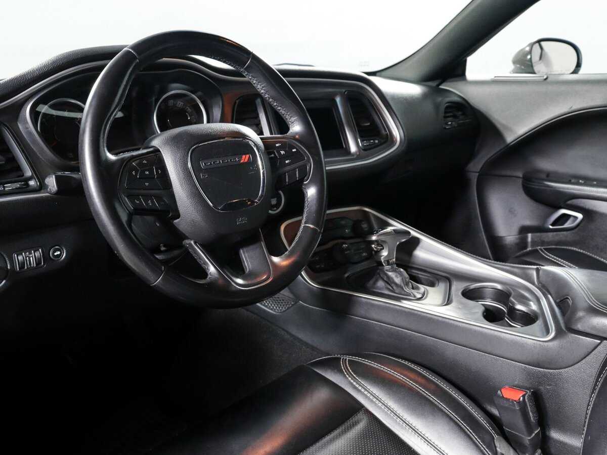 Купить Dodge Challenger с пробегом. Фото: #10