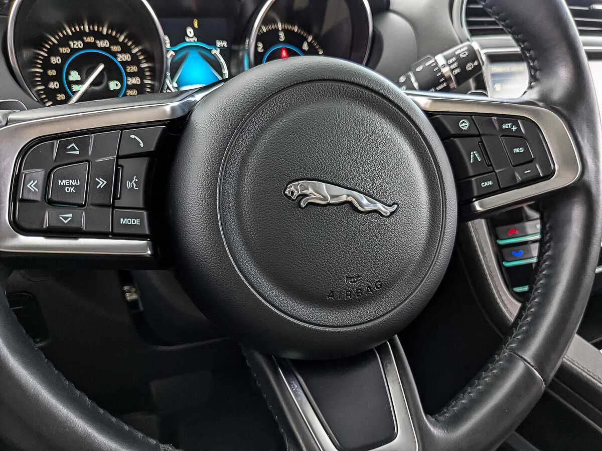 Купить Jaguar F-Pace с пробегом. Фото: #22