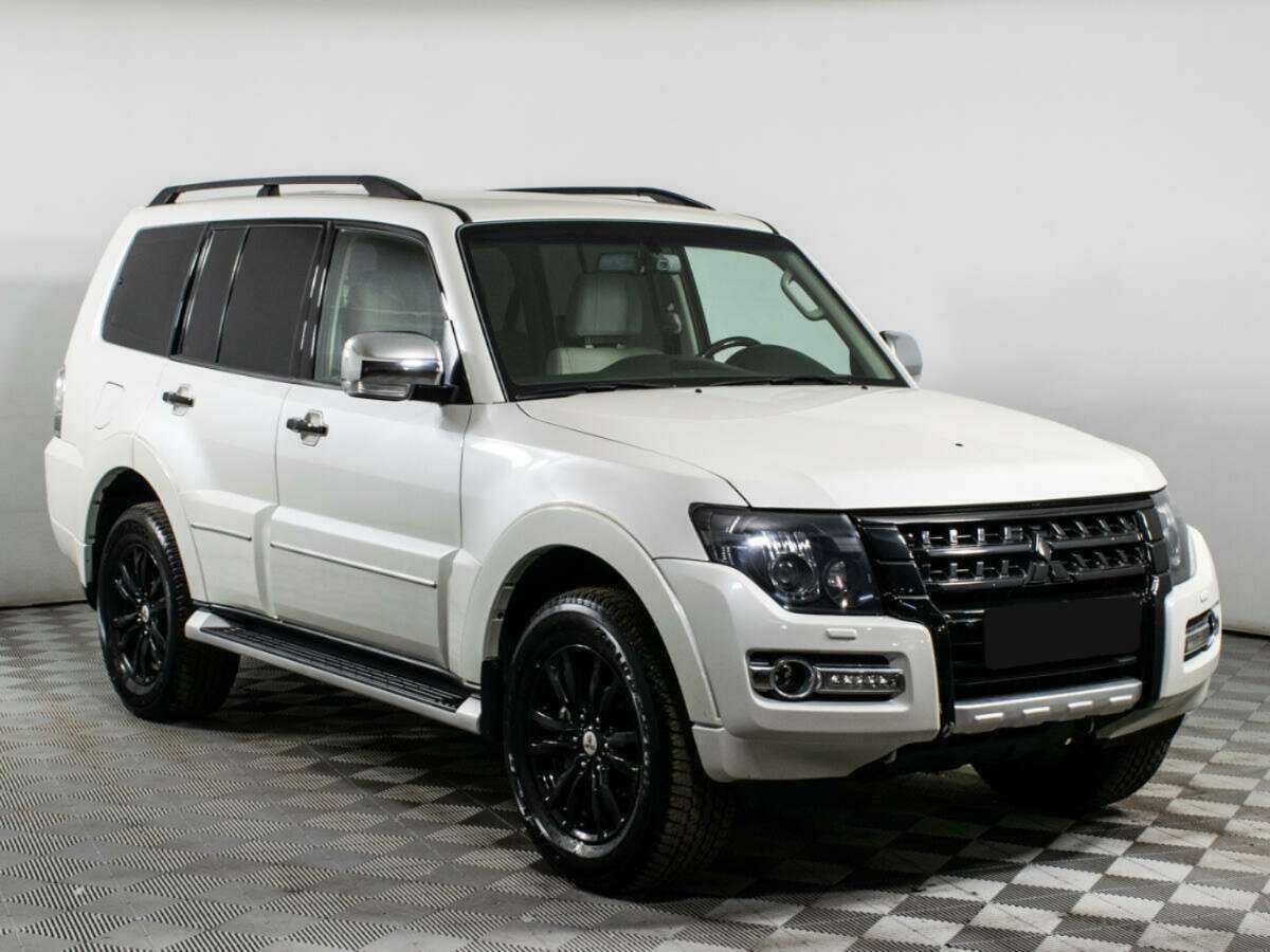 Купить Mitsubishi Pajero с пробегом. Фото: #2