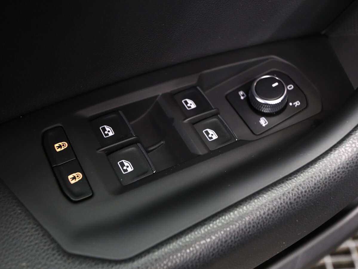 Купить Volkswagen Touareg с пробегом. Фото: #8