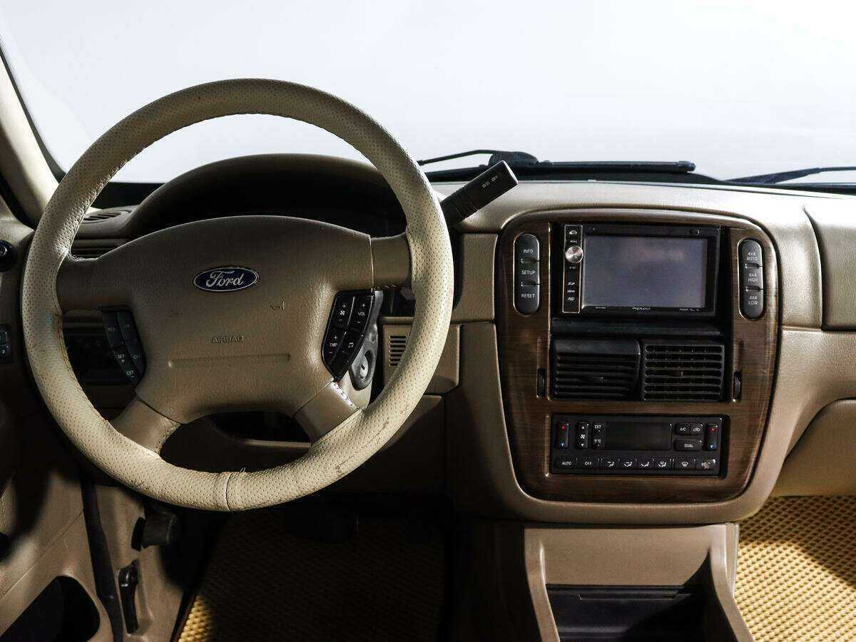 Купить Ford Explorer с пробегом. Фото: #9