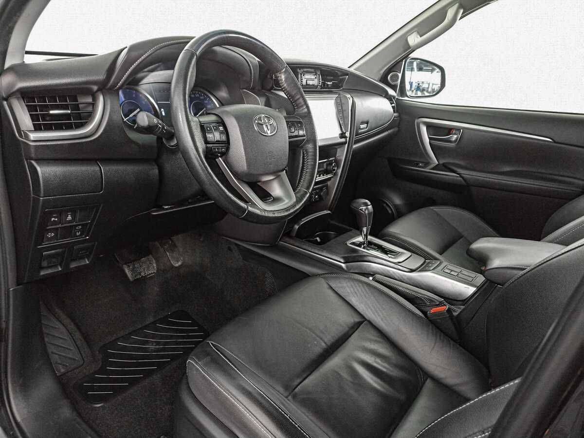 Купить Toyota Fortuner с пробегом. Фото: #11