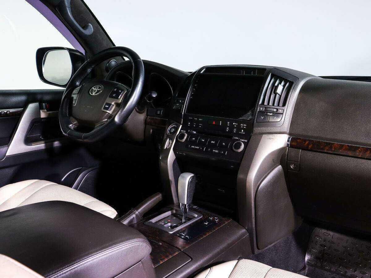 Купить Toyota Land Cruiser с пробегом. Фото: #6