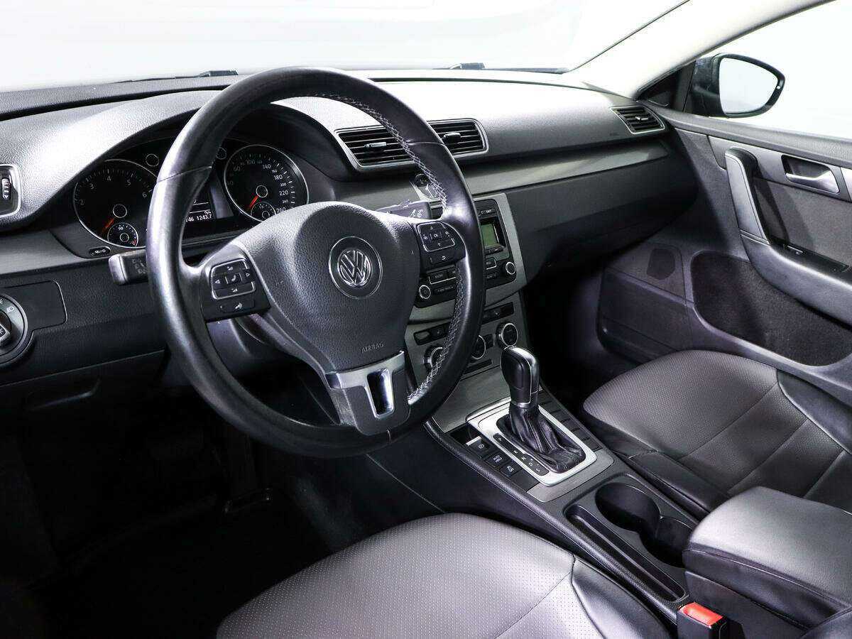 Купить Volkswagen Passat с пробегом. Фото: #11