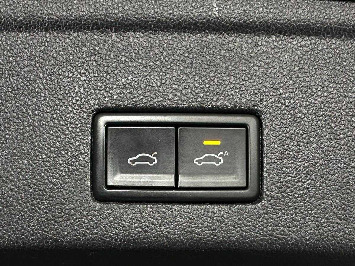 Купить Volkswagen Touareg с пробегом. Фото: #17