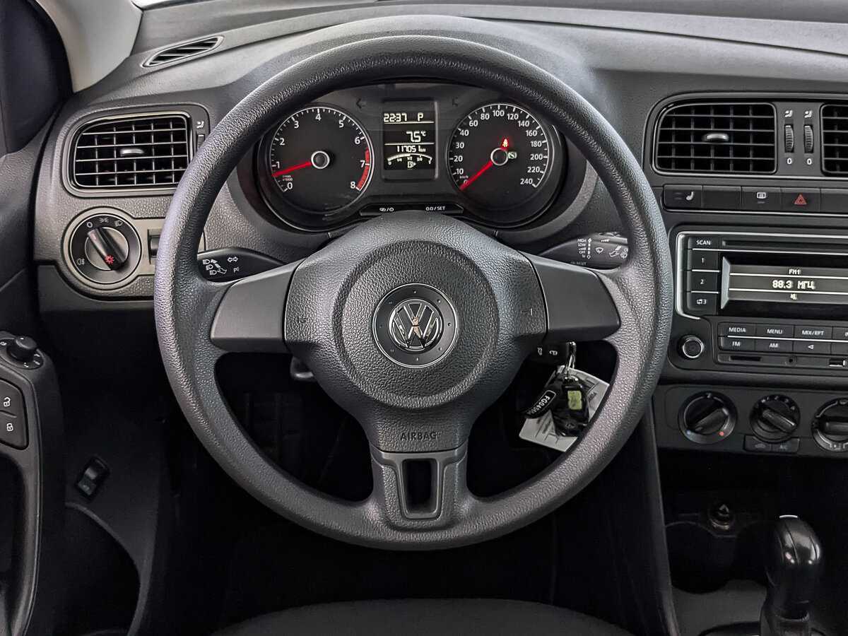 Купить Volkswagen Polo с пробегом. Фото: #21