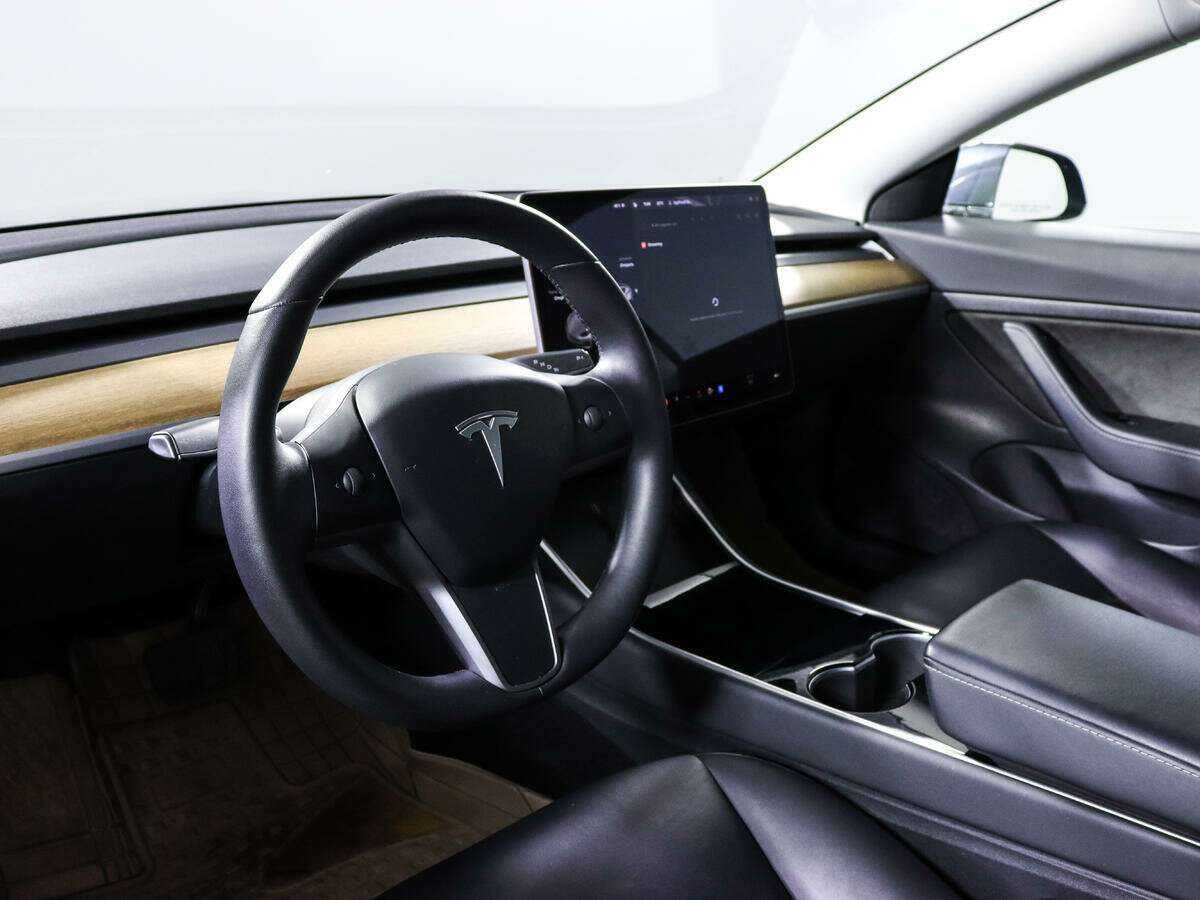 Купить Tesla Model 3 с пробегом. Фото: #11