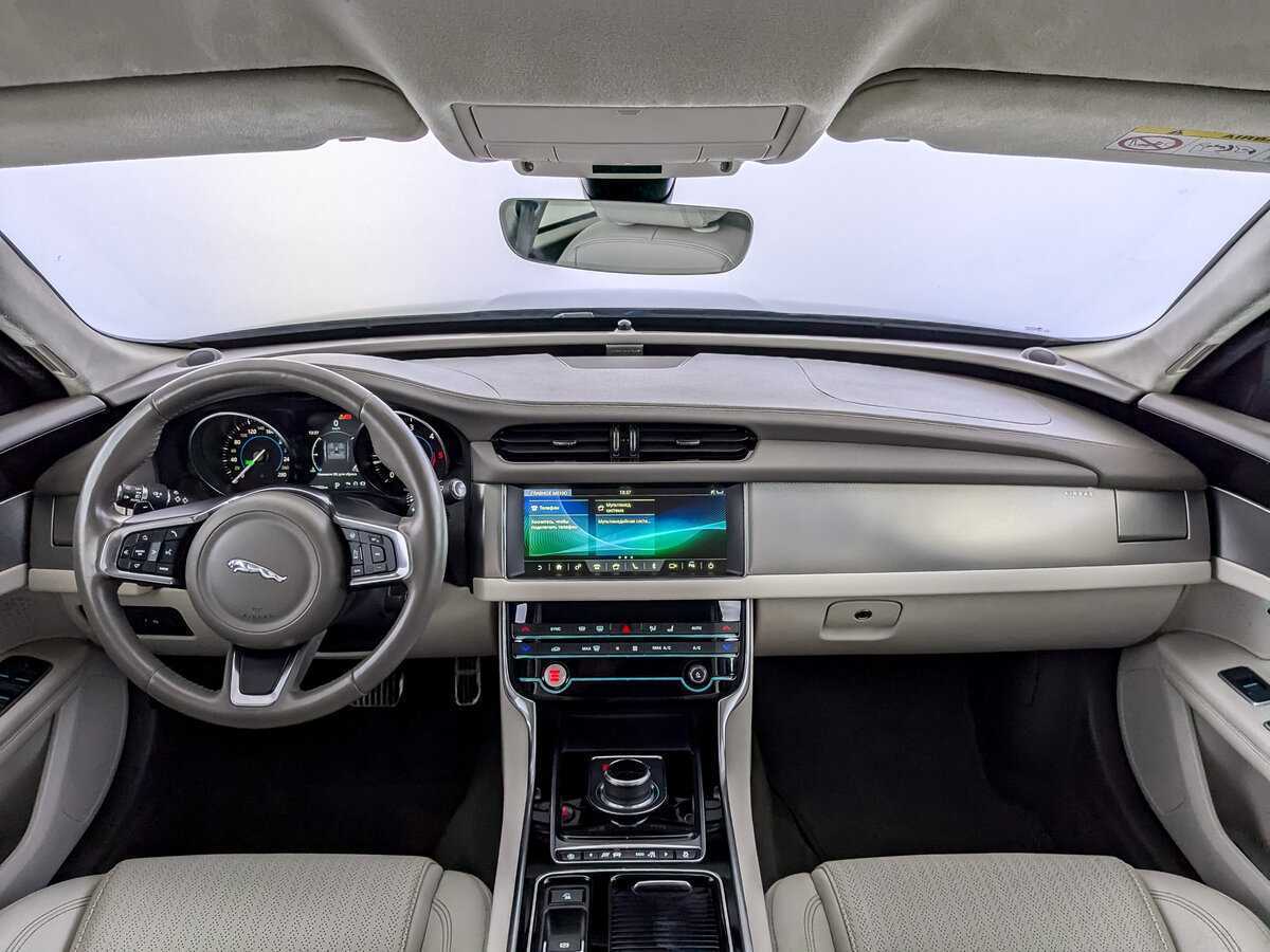 Купить Jaguar XF с пробегом. Фото: #13