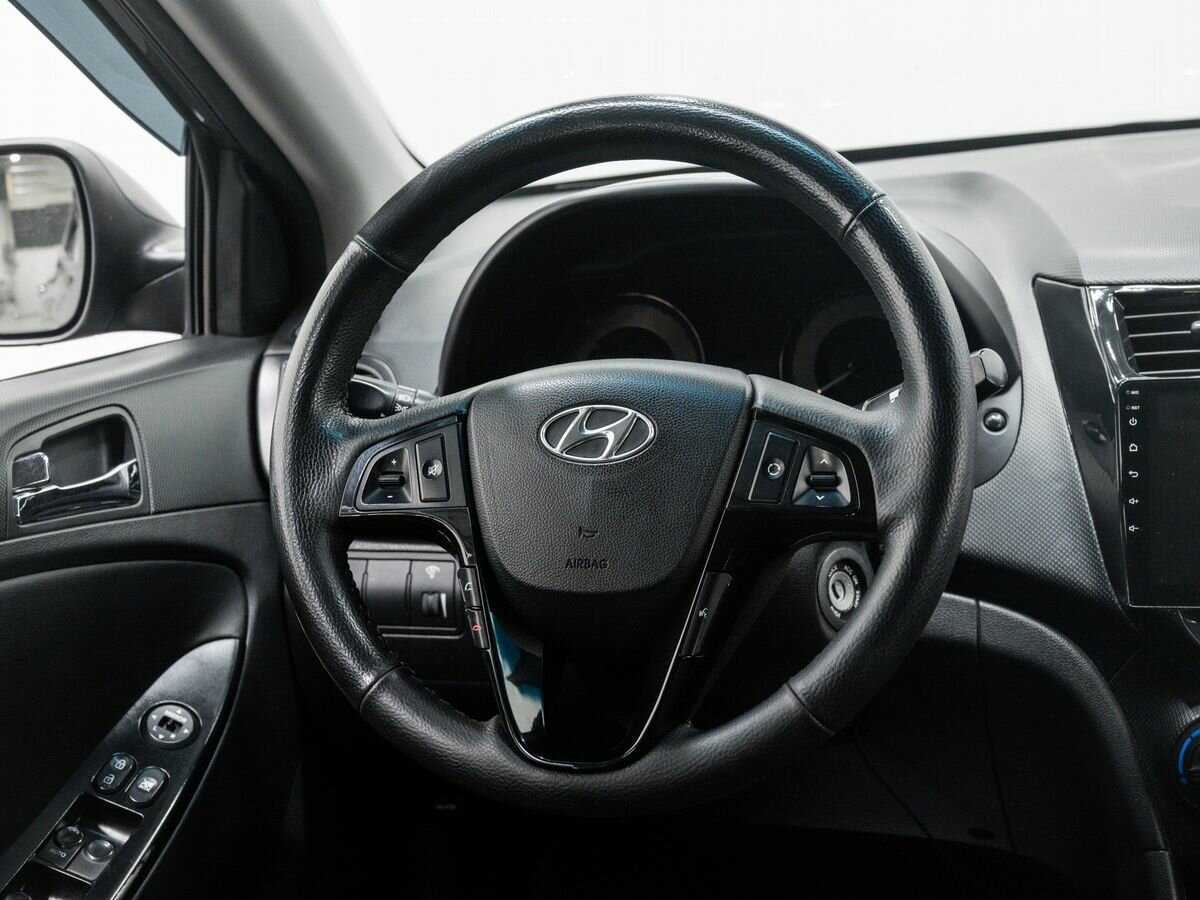 Купить Hyundai Solaris с пробегом. Фото: #10