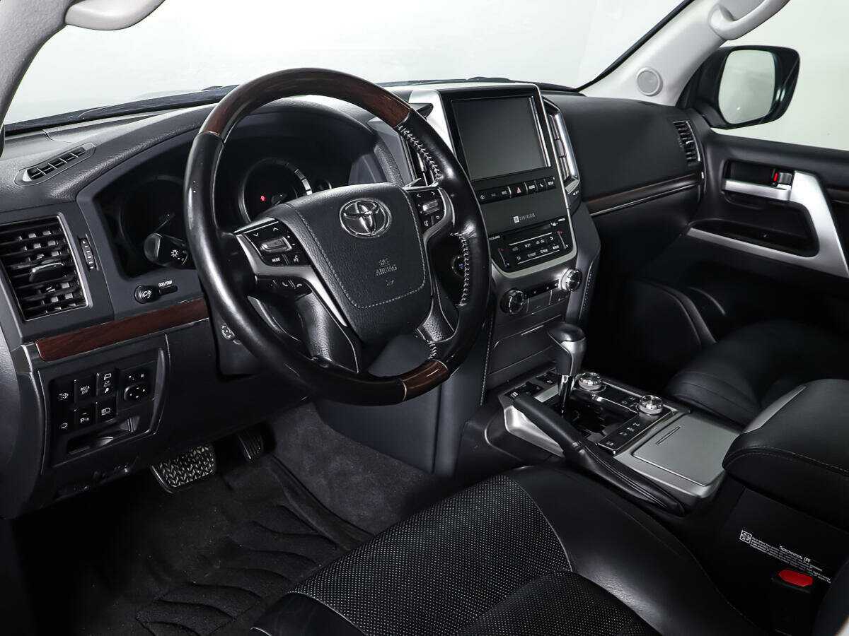 Купить Toyota Land Cruiser с пробегом. Фото: #12