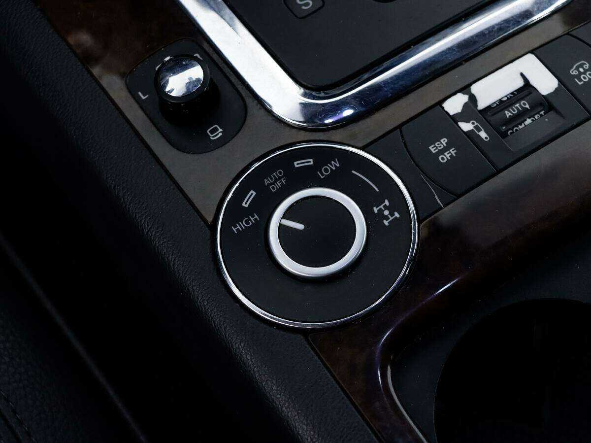 Купить Volkswagen Touareg с пробегом. Фото: #9