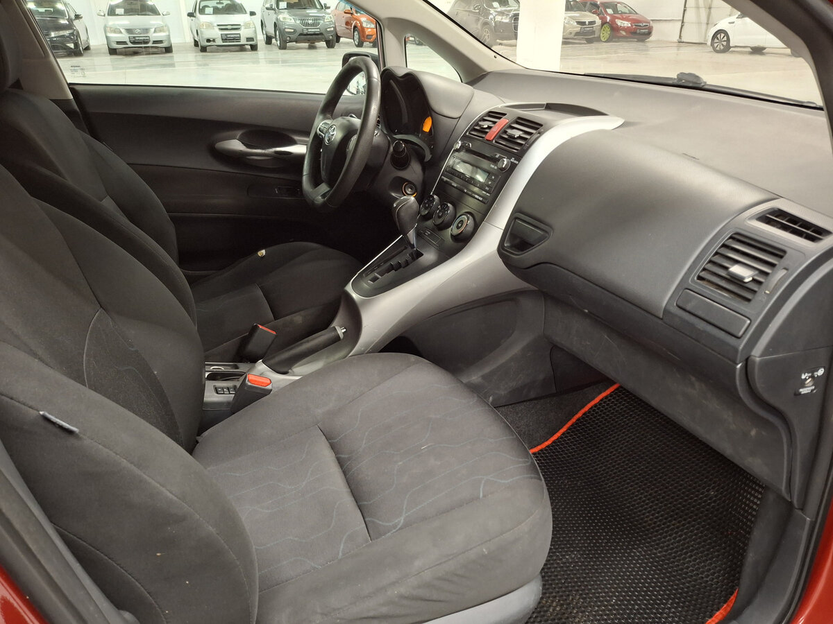 Купить Toyota Auris с пробегом. Фото: #10