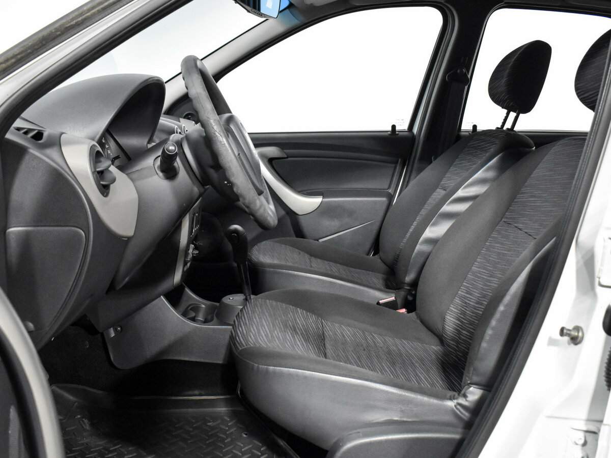 Купить Renault Logan с пробегом. Фото: #9