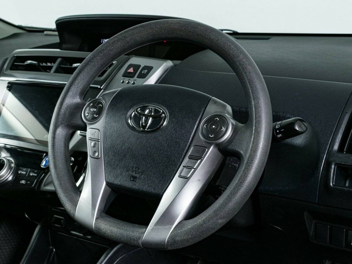Купить Toyota Prius Alpha с пробегом. Фото: #13