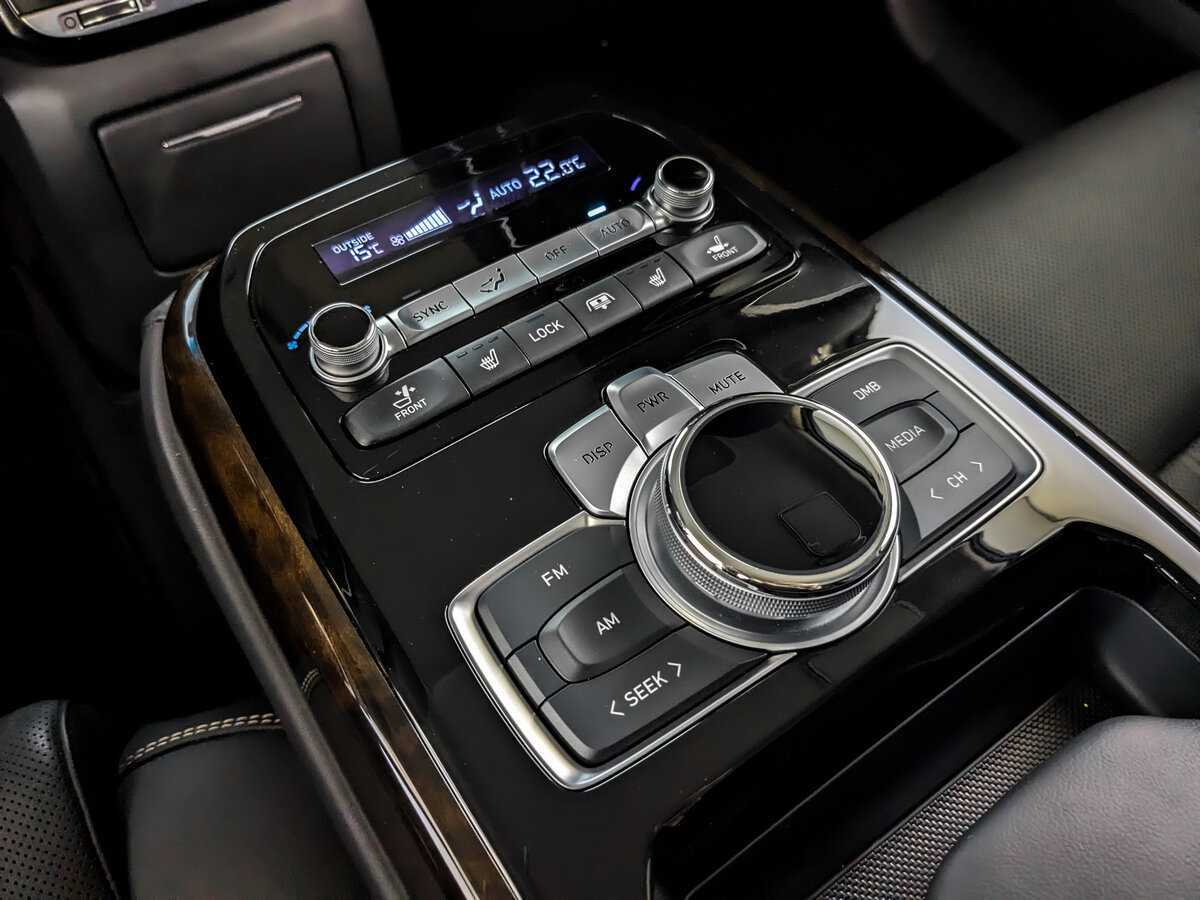 Купить Genesis G90 с пробегом. Фото: #18