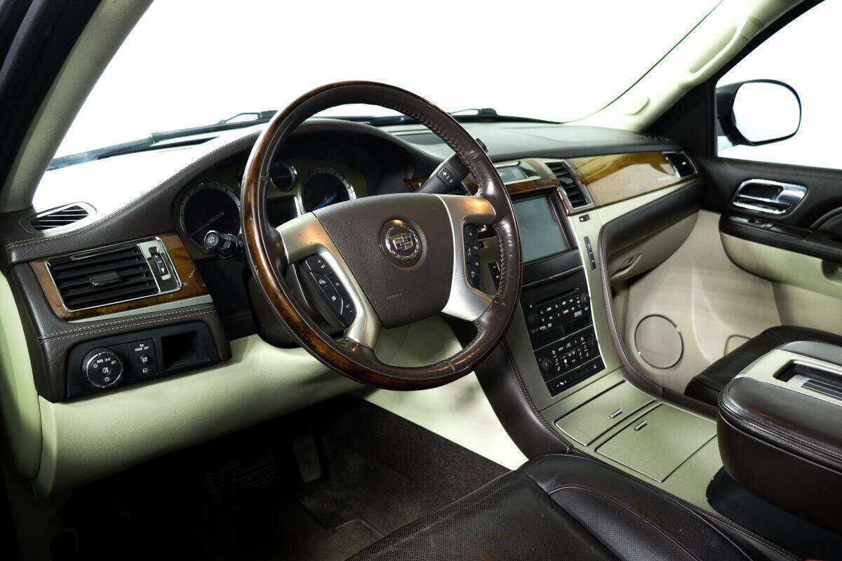 Купить Cadillac Escalade с пробегом. Фото: #11