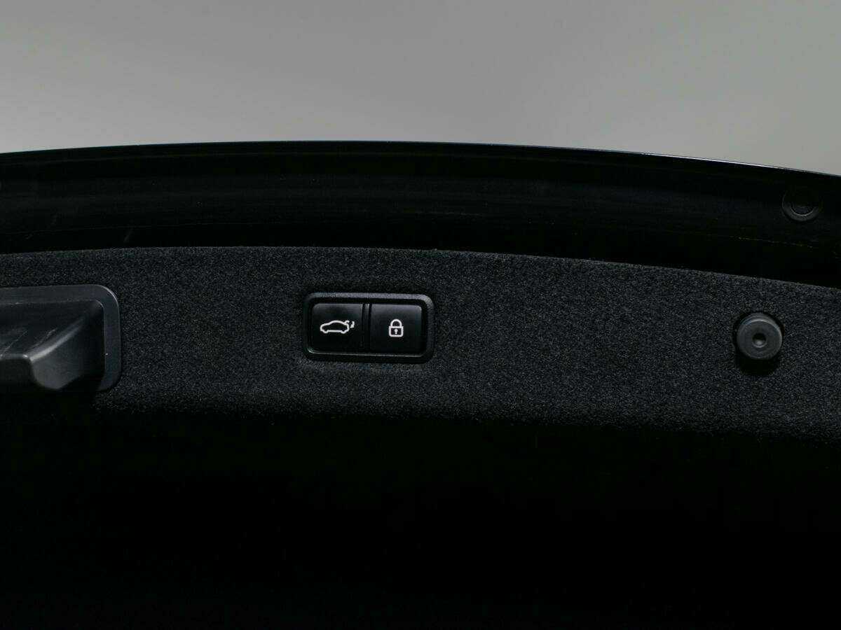 Купить Genesis G90 с пробегом. Фото: #8