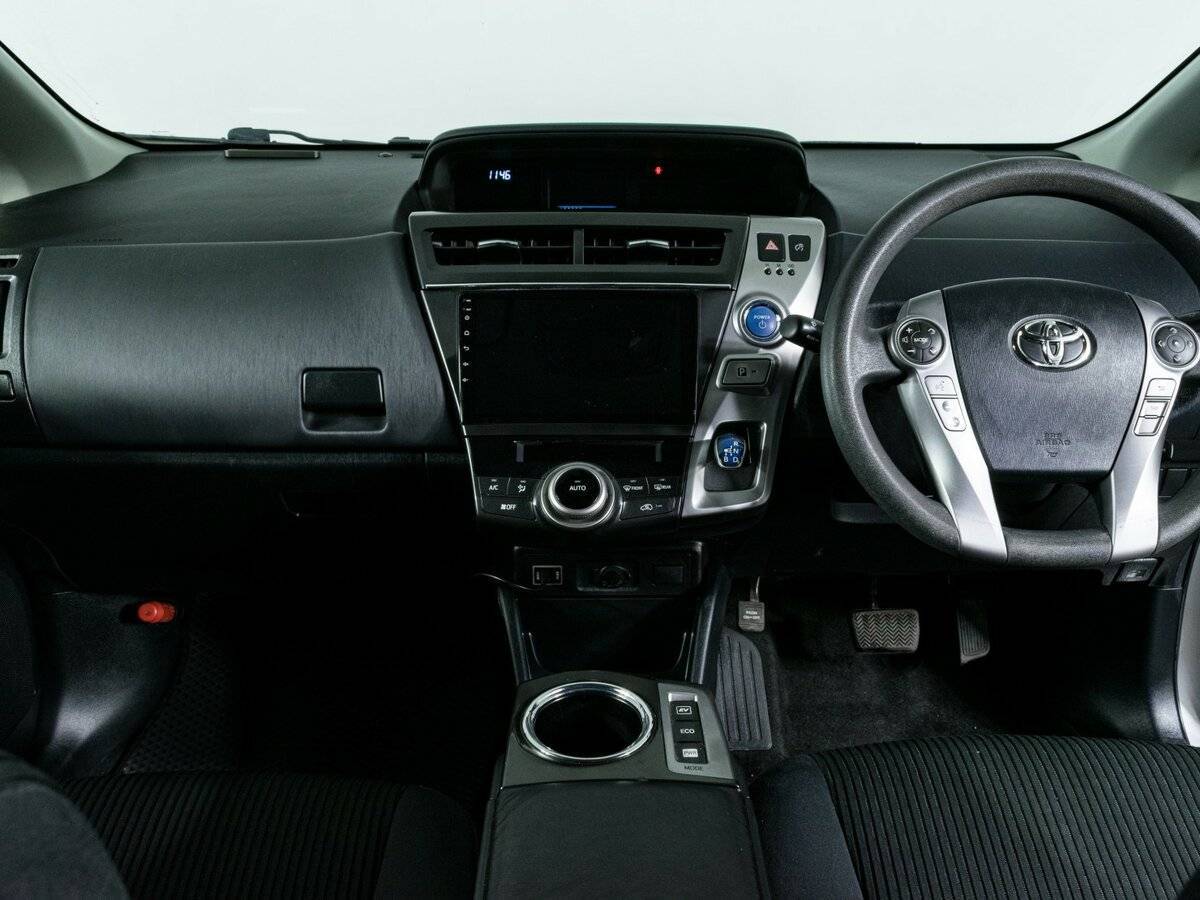 Купить Toyota Prius Alpha с пробегом. Фото: #10