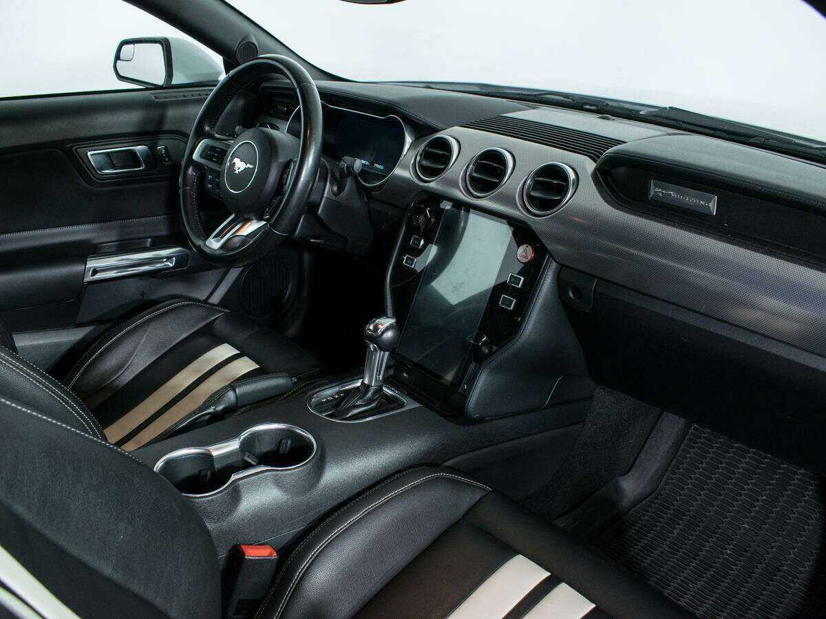 Купить Ford Mustang с пробегом. Фото: #8