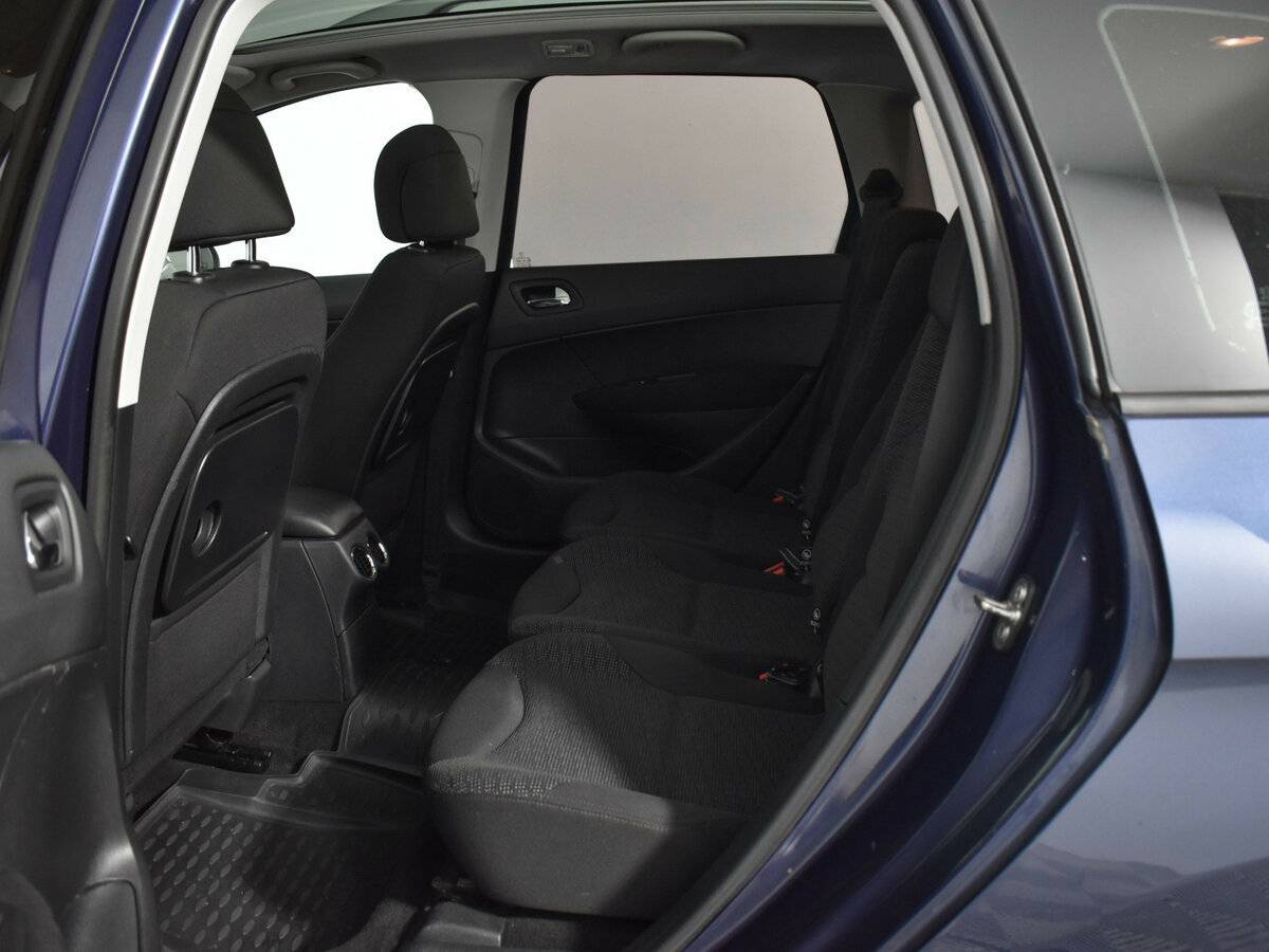 Купить Peugeot 308 с пробегом. Фото: #11