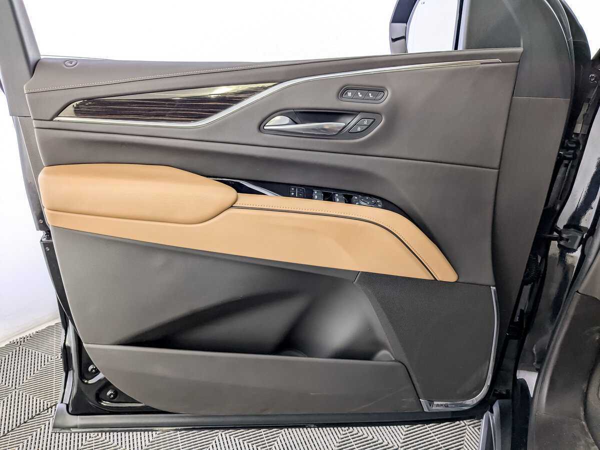 Купить Cadillac Escalade с пробегом. Фото: #18