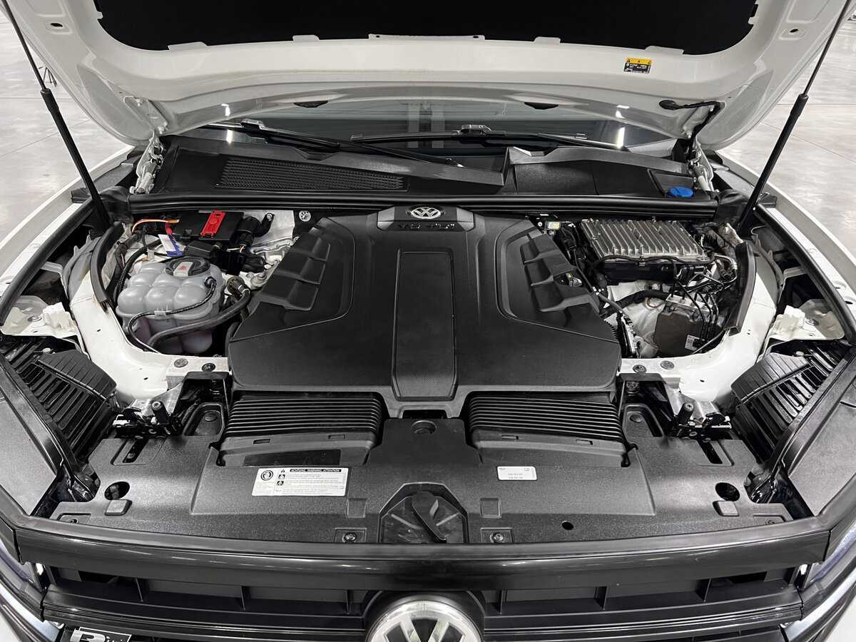 Купить Volkswagen Touareg с пробегом. Фото: #8