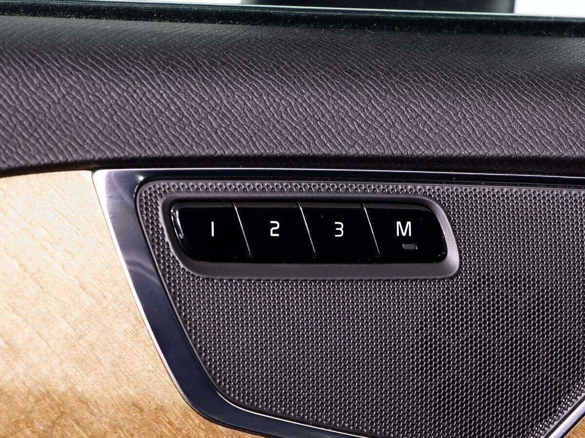 Купить Volvo XC90 с пробегом. Фото: #17