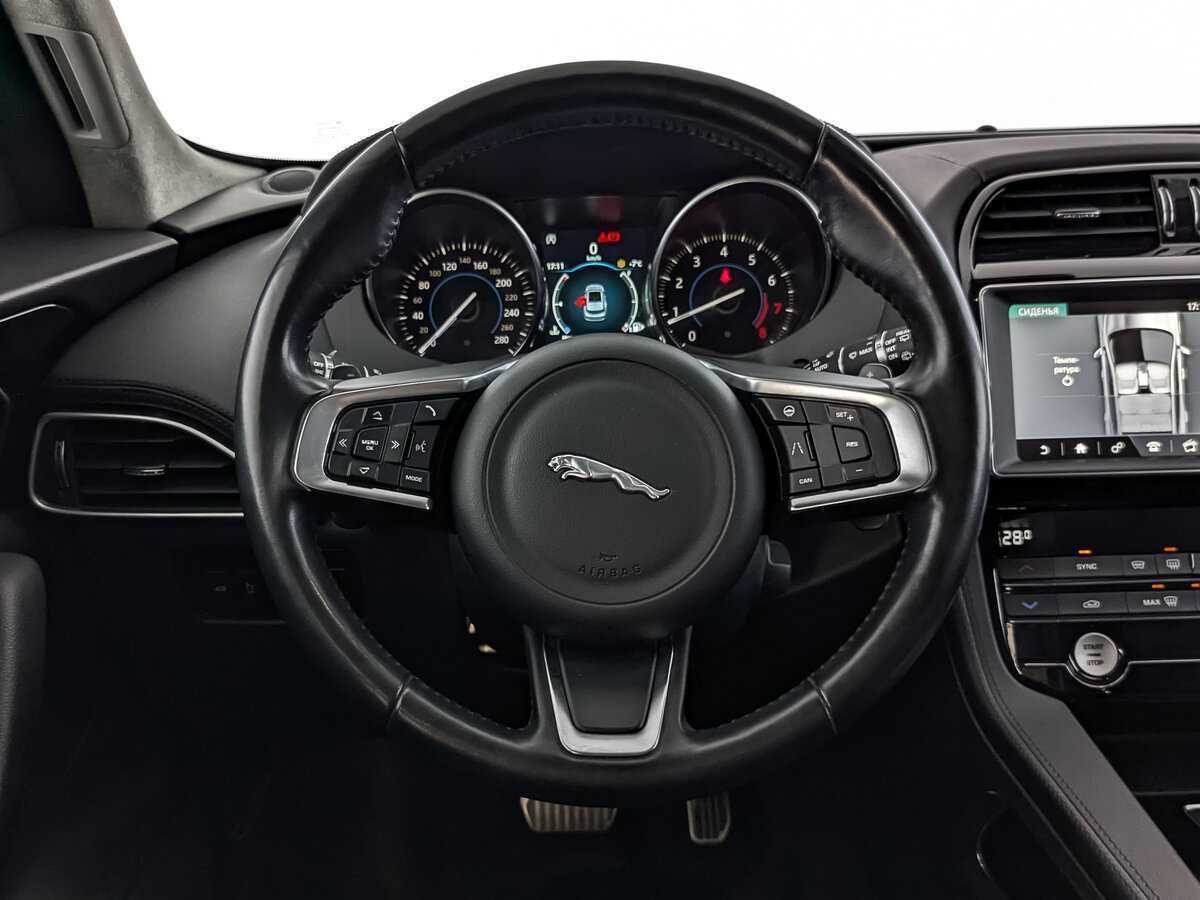Купить Jaguar F-Pace с пробегом. Фото: #21