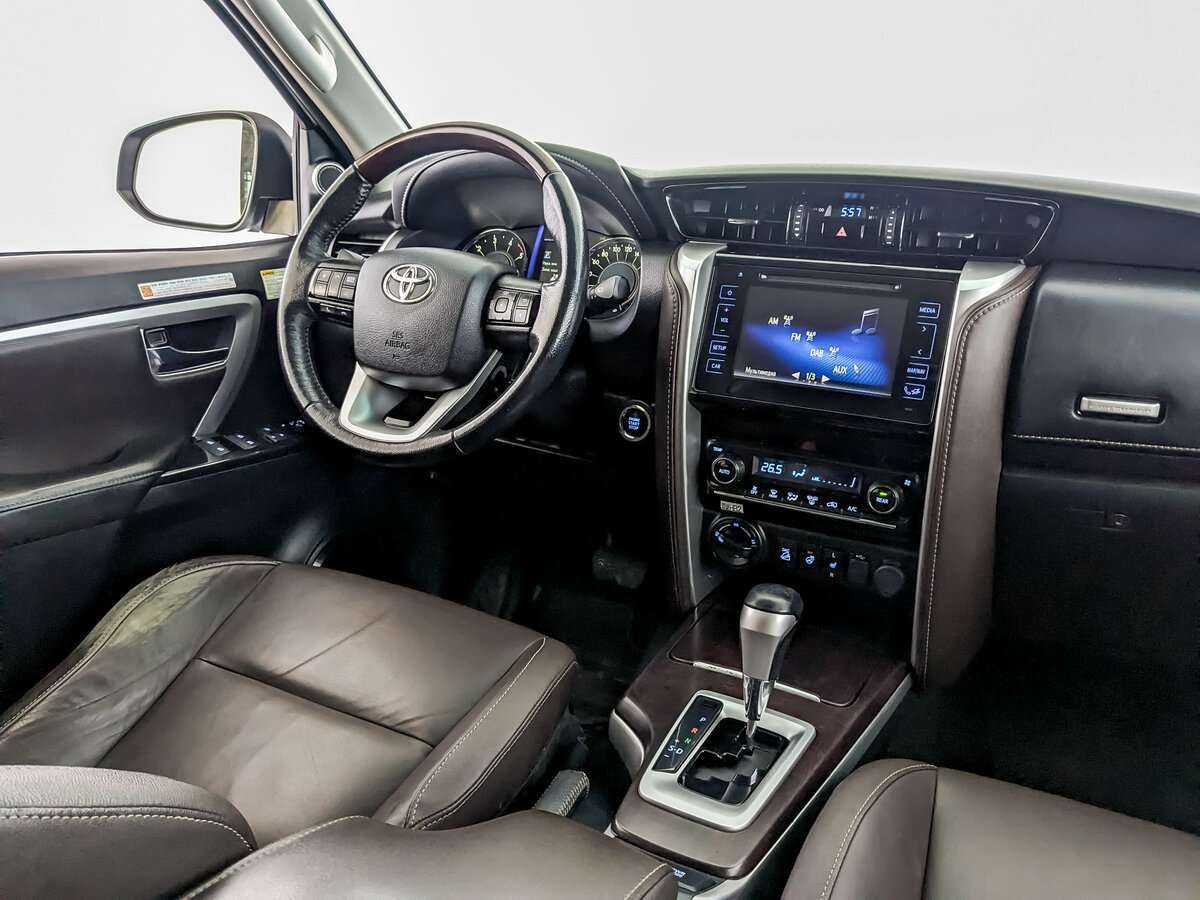 Купить Toyota Fortuner с пробегом. Фото: #23