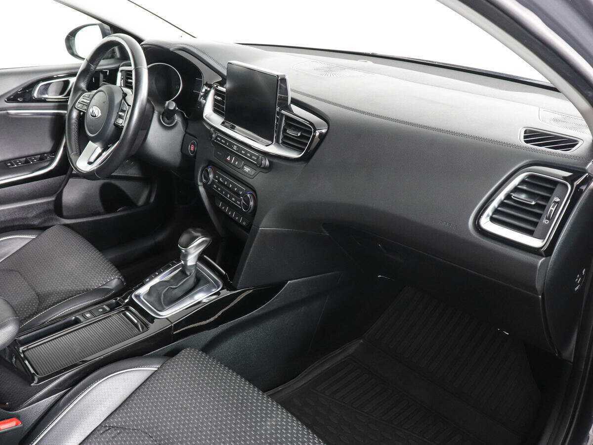 Купить Kia Ceed с пробегом. Фото: #9