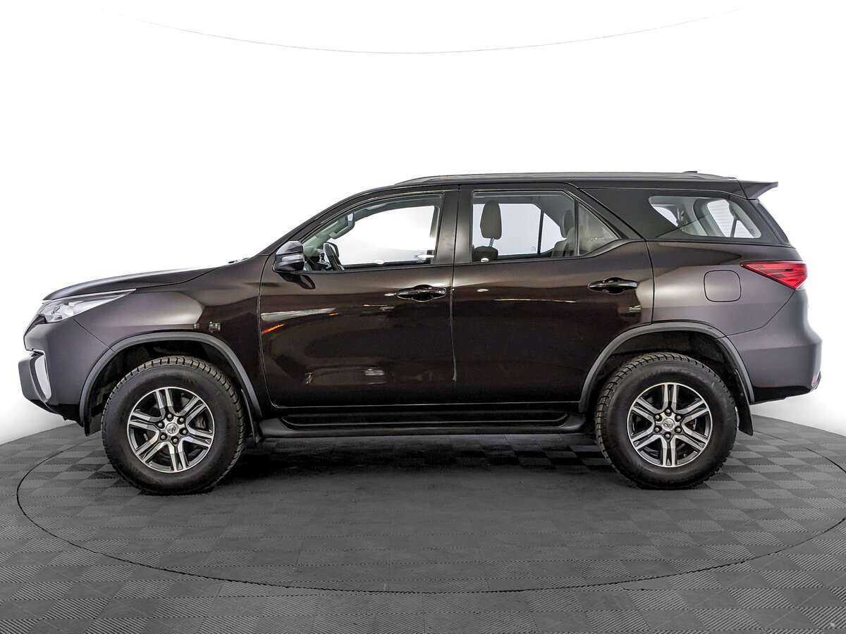 Купить Toyota Fortuner с пробегом. Фото: #7