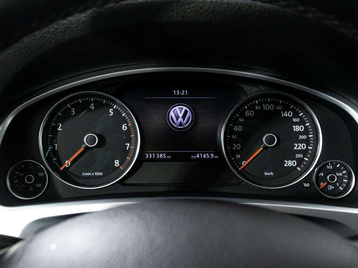 Купить Volkswagen Touareg с пробегом. Фото: #11
