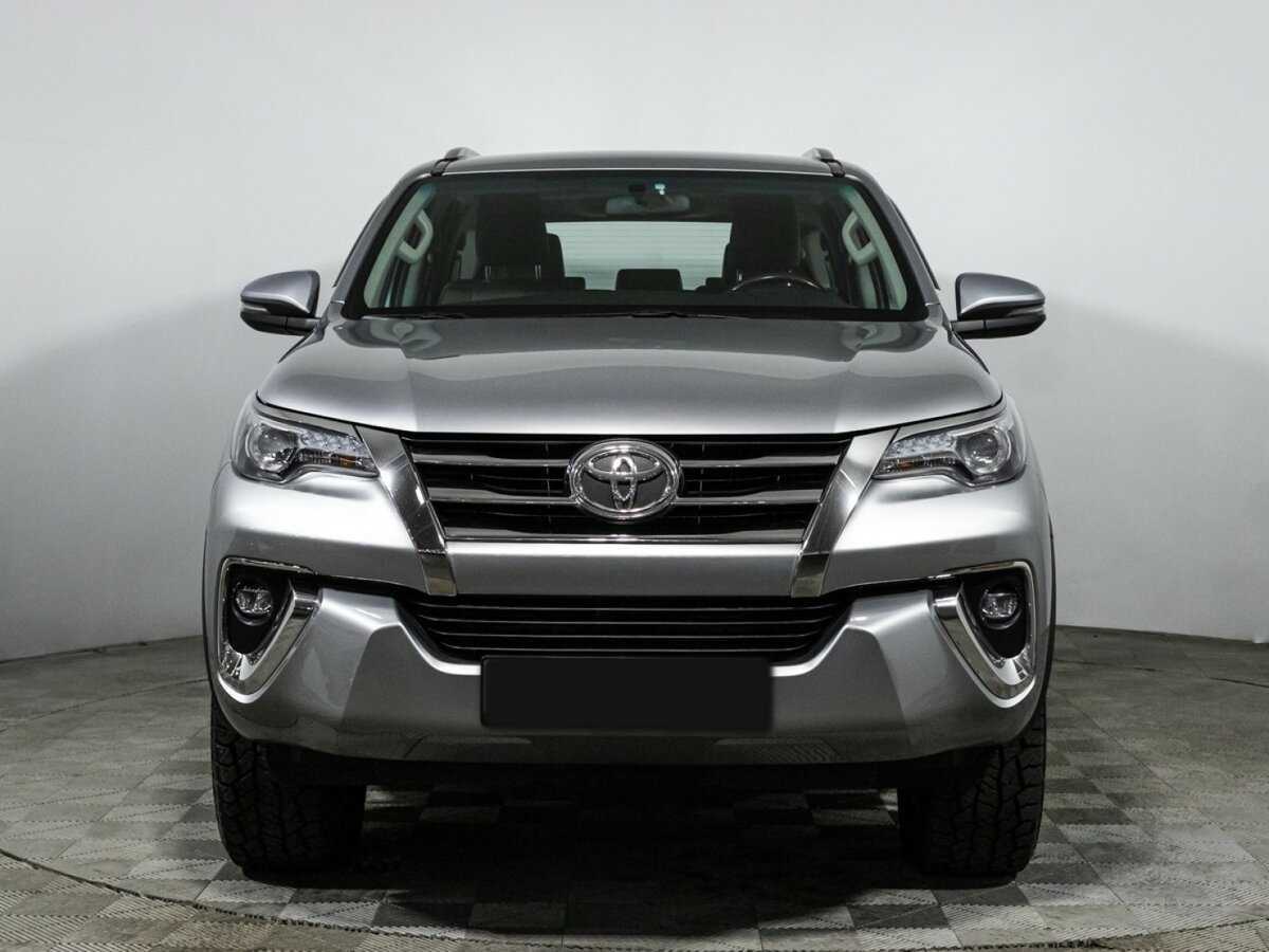 Купить Toyota Fortuner с пробегом. Фото: #1