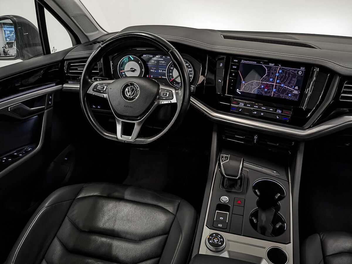 Купить Volkswagen Touareg с пробегом. Фото: #28