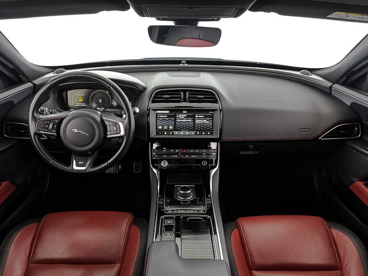 Купить Jaguar XE с пробегом. Фото: #12