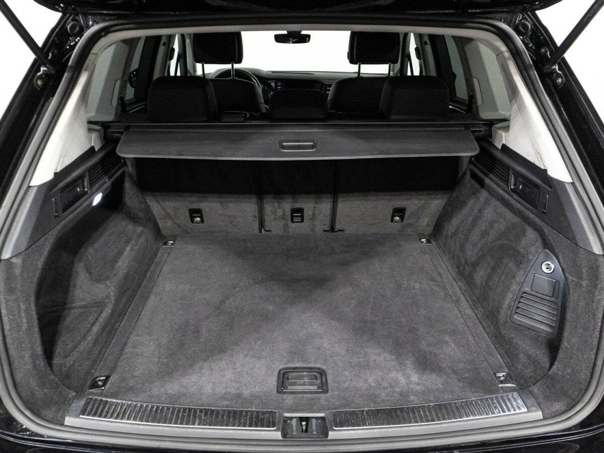 Купить Volkswagen Touareg с пробегом. Фото: #14