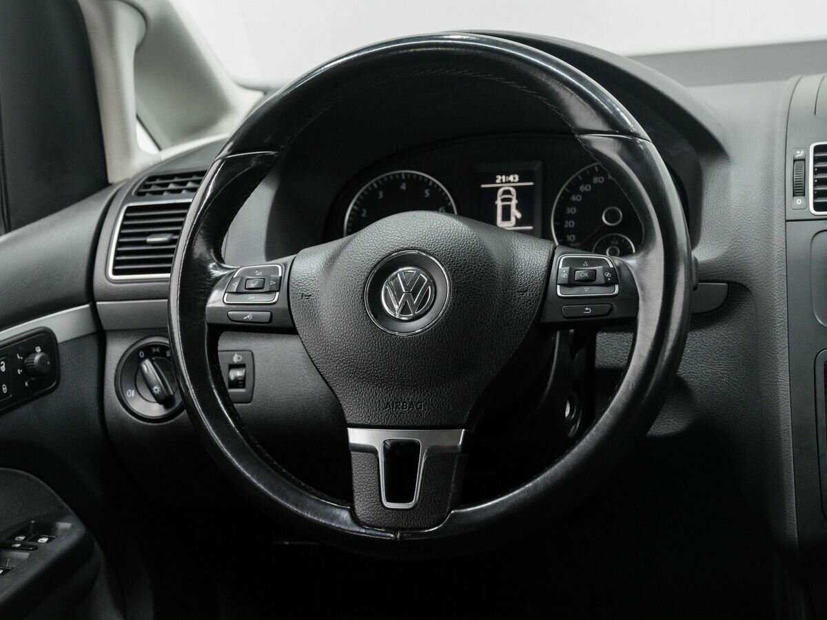 Купить Volkswagen Touran с пробегом. Фото: #11