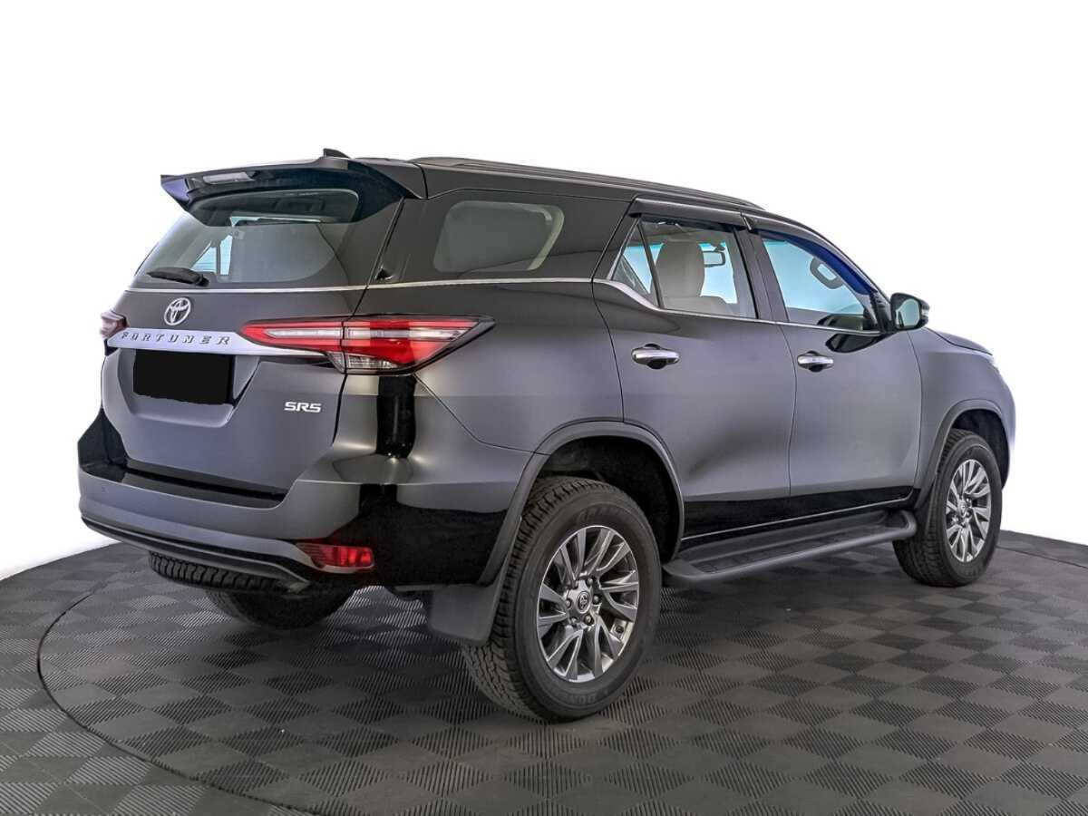 Купить Toyota Fortuner с пробегом. Фото: #4