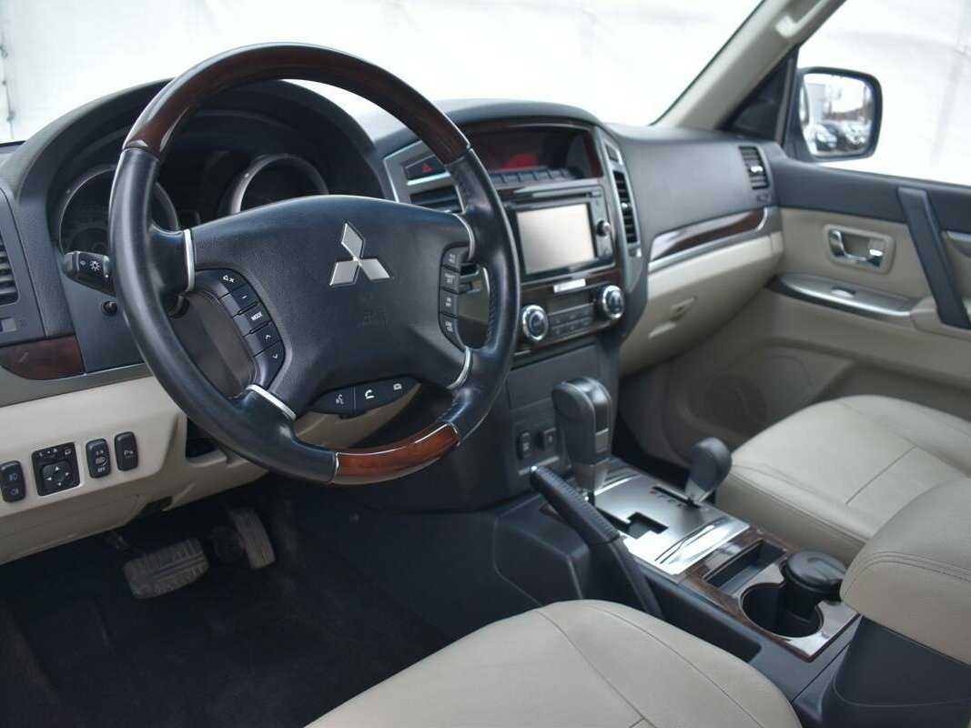 Купить Mitsubishi Pajero с пробегом. Фото: #12
