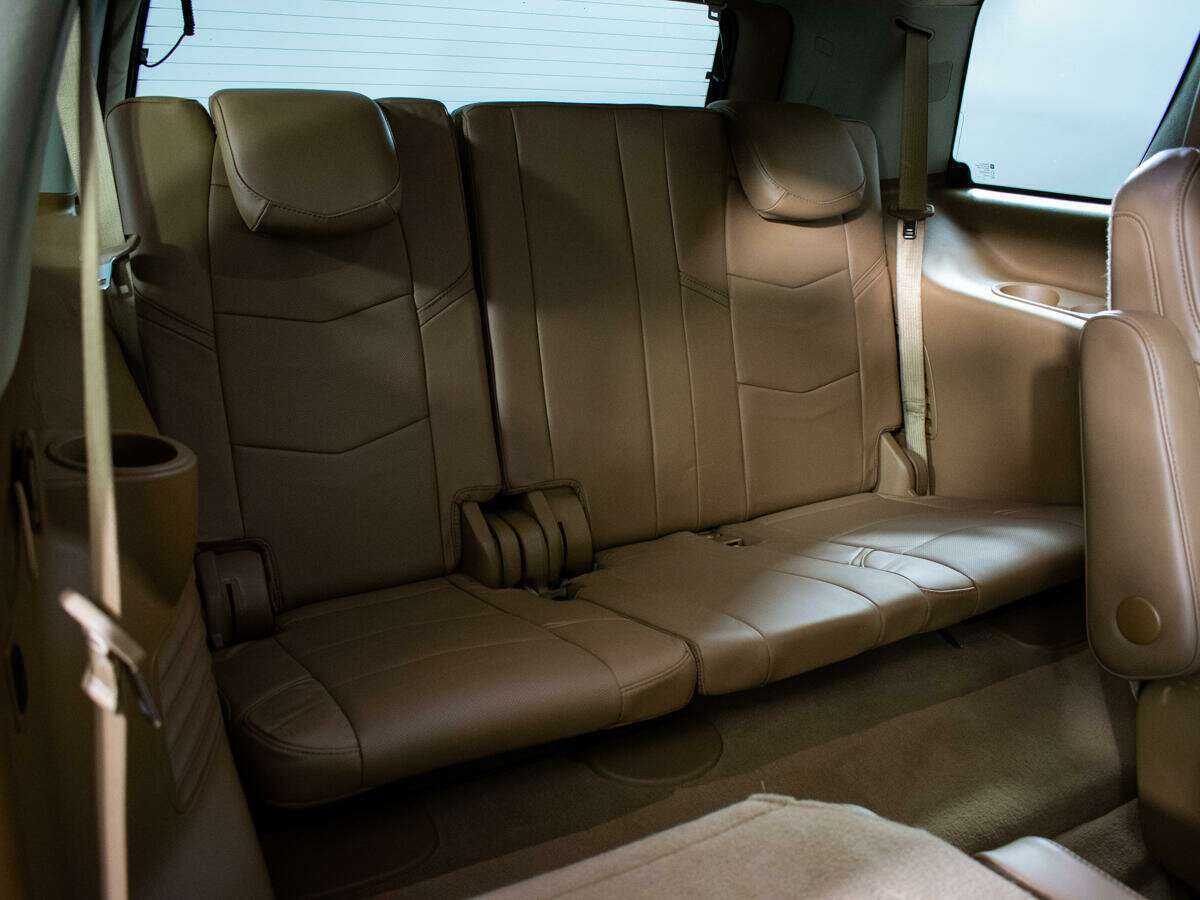 Купить Cadillac Escalade с пробегом. Фото: #9