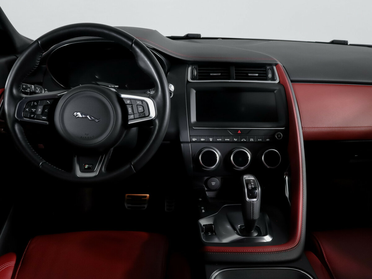 Купить Jaguar E-Pace с пробегом. Фото: #11