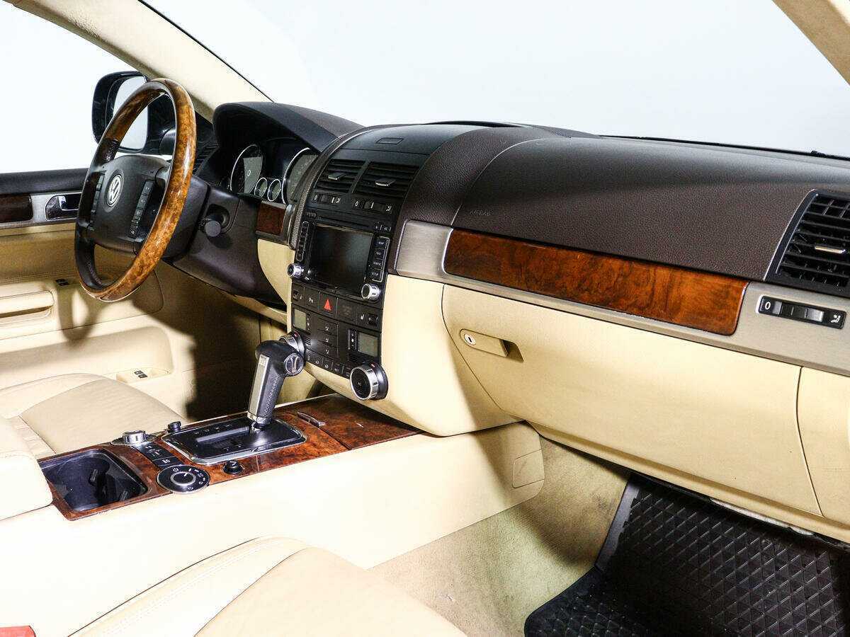 Купить Volkswagen Touareg с пробегом. Фото: #8