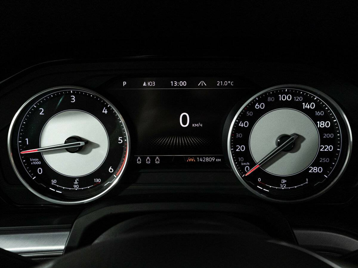 Купить Volkswagen Touareg с пробегом. Фото: #11