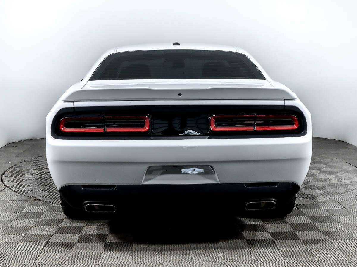 Купить Dodge Challenger с пробегом. Фото: #4