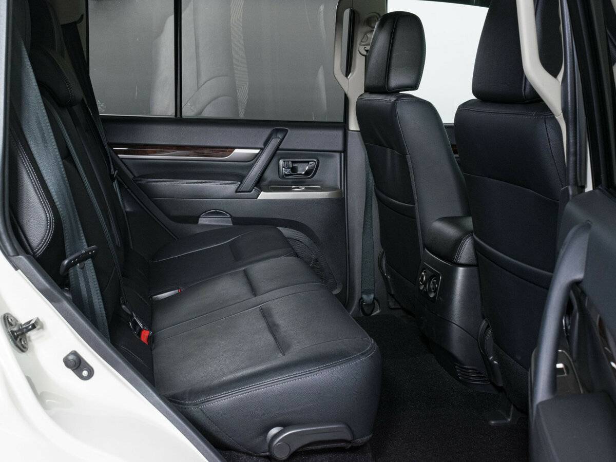 Купить Mitsubishi Pajero с пробегом. Фото: #11