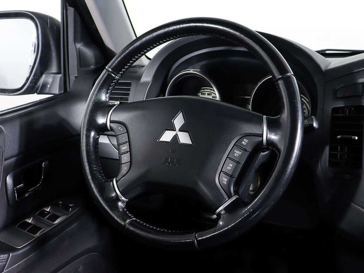Купить Mitsubishi Pajero с пробегом. Фото: #16